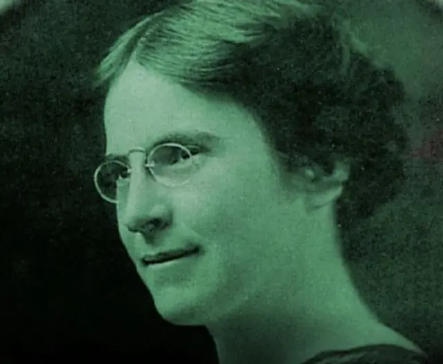 Mary Humphreys Farrar, mke wa Goldbenger tangu 1906 na mama wa watoto wao 4.