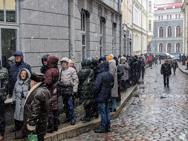 Голые женщины послали Путина на три буквы