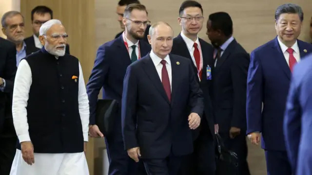 पीएम मोदी, पुतिन और शी जिनपिंग की तस्वीर