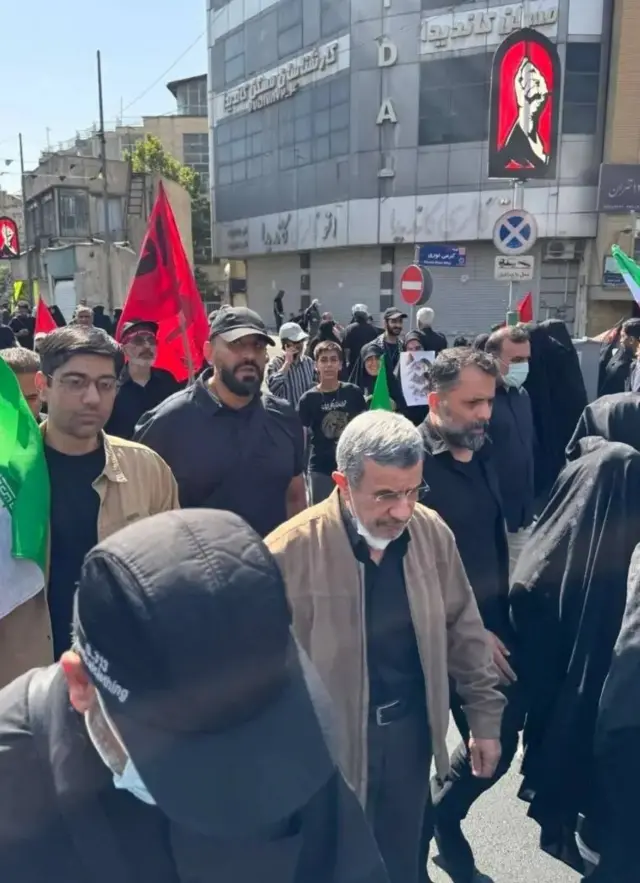 حضور احمدی‌نژاد در مراسم تششیع