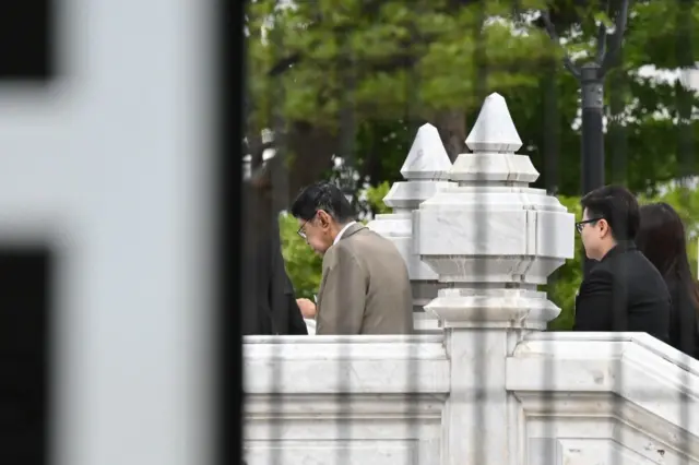 วิษณุ เครืองาม ไม่เพียงเป็นรักษาราชการแทน รมว.ยุติธรรม ของรัฐบาล "ประยุทธ์" ในช่วงที่ ทักษิณ ชินวัตร กลับไทย แต่เขายังเป็นอดีตรองนายกฯ ของรัฐบาล "ทักษิณ" ด้วย