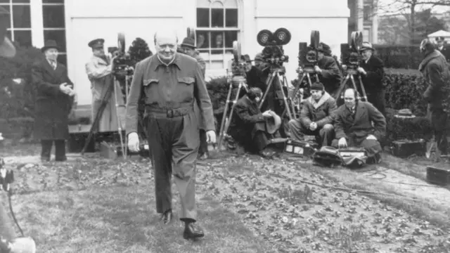 Черчилль во время визита в Белый дом в 1942 году