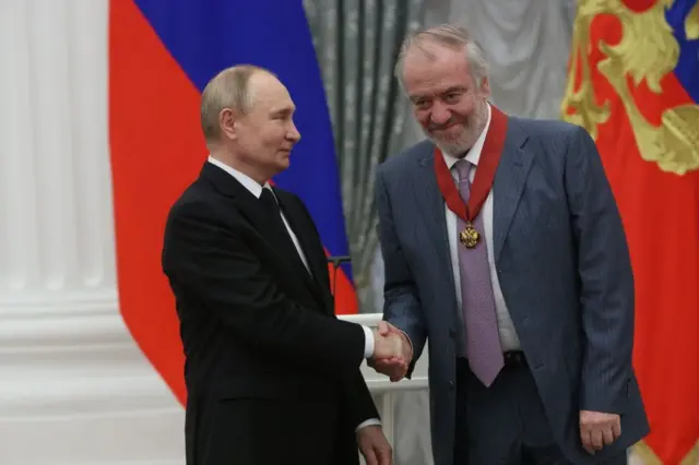 Putin condecora a Gergiev en 2024.