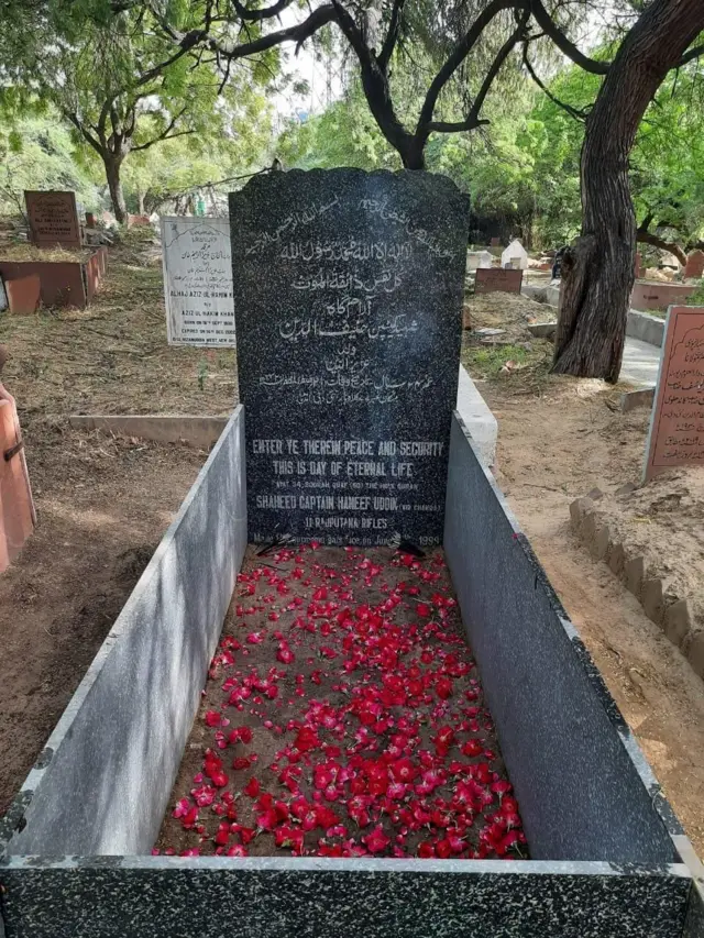 दिल्ली में कैप्टन हनीफ़ की कब्र