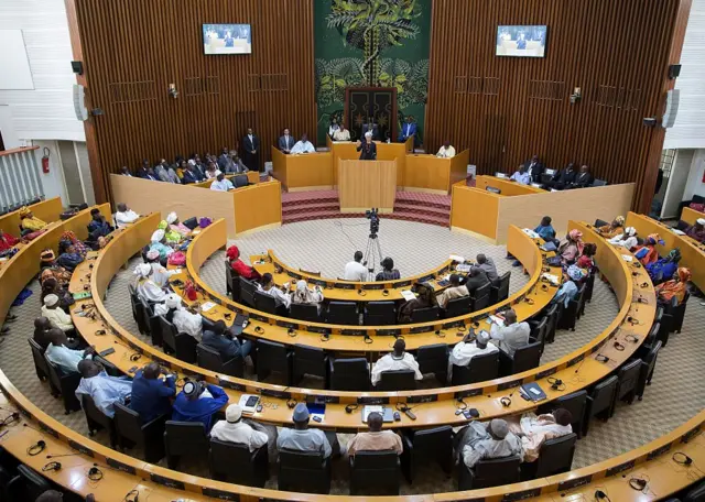 comment dissoudre l'assemblée nationale au sénégal