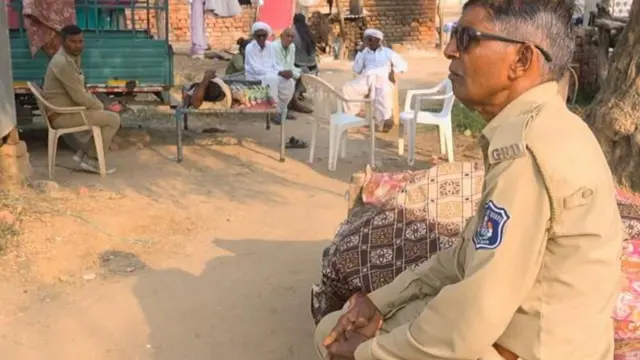 दलित समुदाय के घर के बाहर सुरक्षा व्यवस्था की गई थी