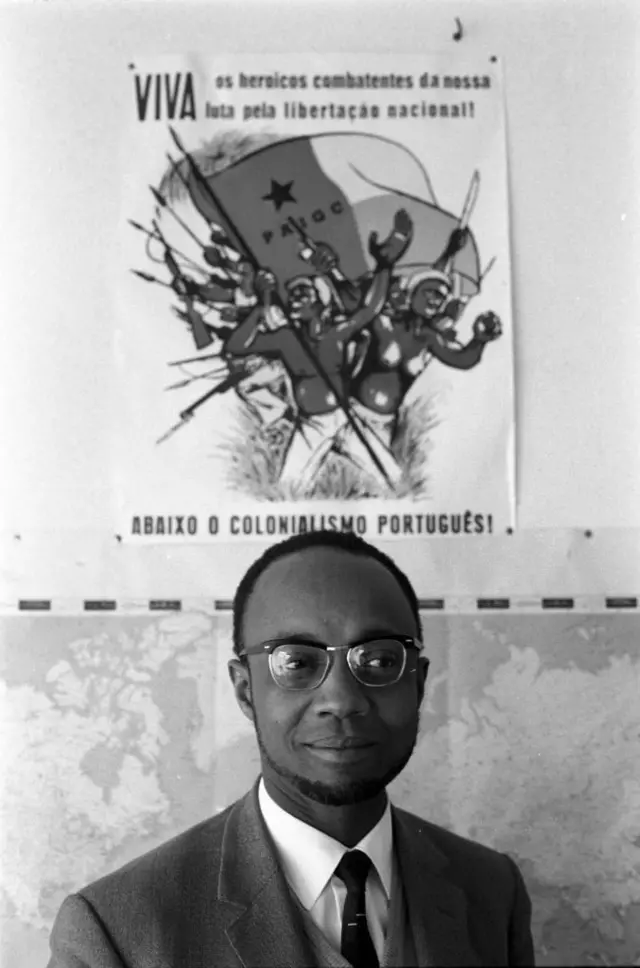 Amilcar Cabral (1924-1973) au siège du PAIGC à Alger en février 1967.