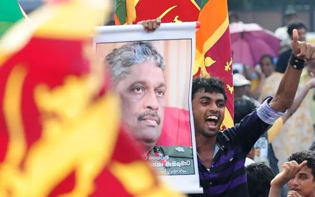  උතුරු සහ නැගෙනහිර දෙපළාතෙන්ම වැඩි ඡන්ද ලබා ගැනීමට සරත් ෆොන්සේකාට හැකි වු අතර එම පළාත් හැර ඔහුට ජය ගත හැකි වුයේ කඳුකර දෙමළ ජනයා වැඩි වශයෙන් දිවි ගෙවන නුවරඑළිය දිස්ත්‍රික්කය පමණි.