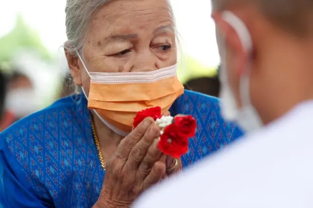 สังคมไทยปลูกฝังว่าลูกต้องทดแทนคุณบุพการี ?