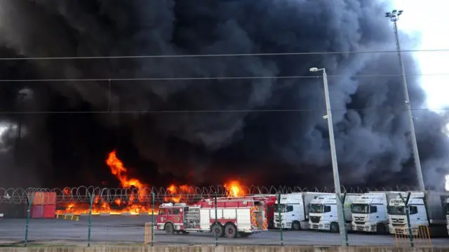 ভূমিকম্পের পর সাধারণত বিভিন্ন দাহ্য পদার্থে আগুন লেগে যায়।