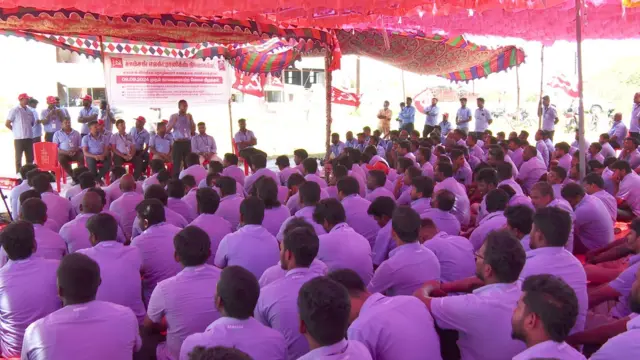 சாம்சங் இந்தியா நிறுவனத்துக்கு எதிராக தொழிலாளர்கள்
