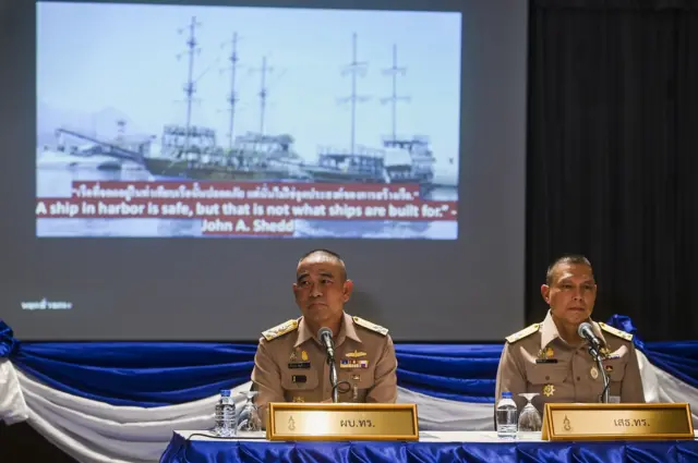 พล.ร.อ. เชิงชาย ชมเชิงแพทย์ ผู้บัญชาการทหารเรือ และพล.ร.อ. ชลธิศ นาวานุเคราะห์ เสนาธิการทหารเรือ