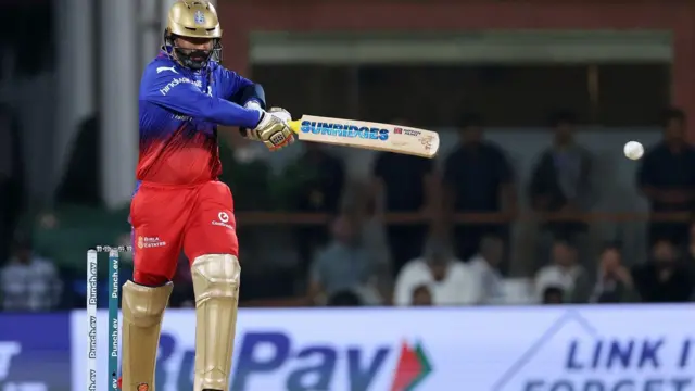 दिनेश कार्तिक