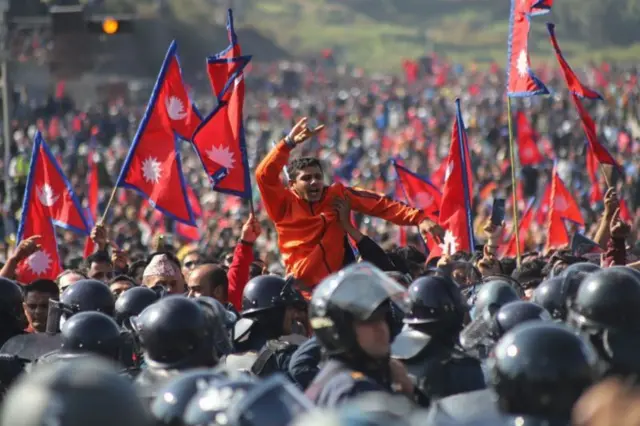 प्रसाईँको कार्यक्रममा सहभागी हुन विभिन्न जिल्लाबाट मानिसहरू काठमाण्डू आएका थिए 