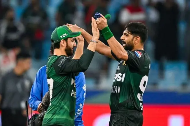 आमची टीम रविवारी ट्रॉफी जिंकण्यासाठीच मैदानात उतरणार आहे, असं पाकिस्तानच्या प्रशिक्षकांनी म्हटलं आहे. 