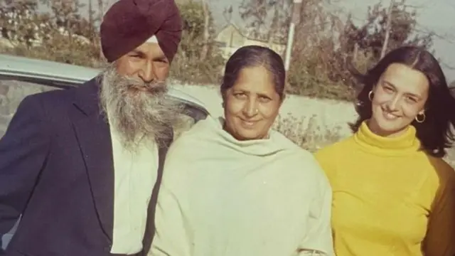 ਜਨਰਲ ਸੁਬੇਗ ਸਿੰਘ ਆਪਣੀ ਪਤਨੀ ਅਤੇ ਨੂੰਹ ਨਾਲ