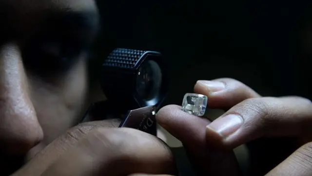 हीरा है सदा के लिए