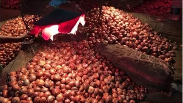 পেয়াজের দোকান।