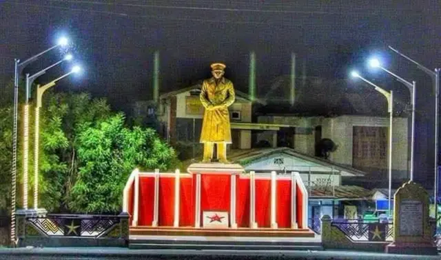 ရေဦးမြို့ပေါ်က ဖယ်ရှားခံလိုက်ရတဲ့ ဗိုလ်ချုပ်အောင်ဆန်း ကြေးရုပ်တု