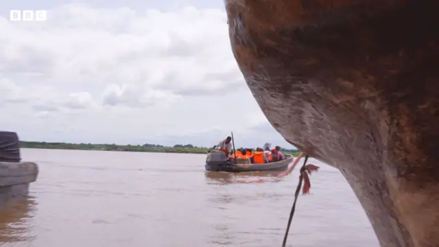 Ogige ebe mmiri riri Junior Pope