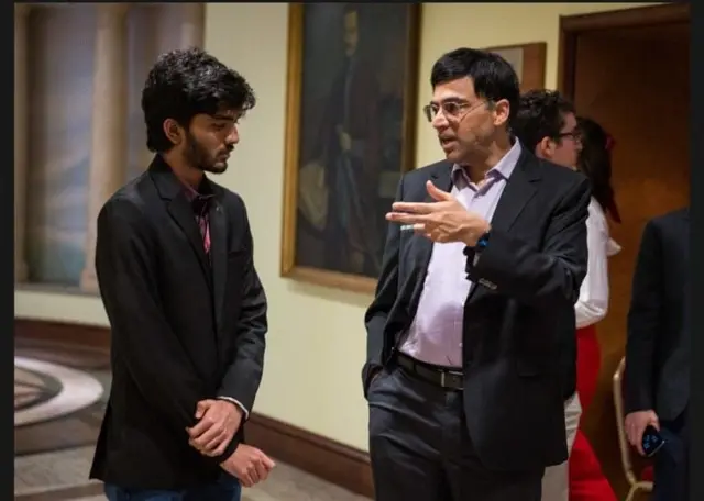 విశ్వనాథన్ ఆనంద్‌తో గుకేశ్ 