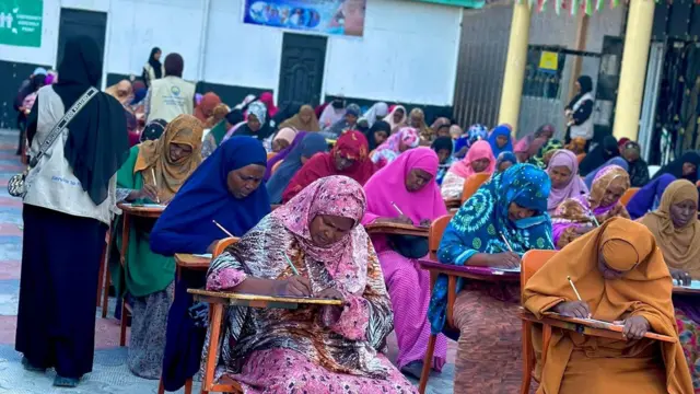 Ardayda oo Imtixaan u fadhiya