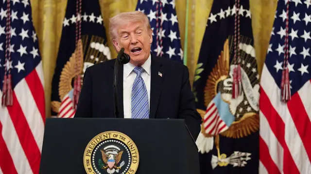 Президент США Дональд Трамп выступает на саммите малого бизнеса в Восточном зале Белого дома 4 мая 2026 года в Вашингтоне, округ Колумбия.