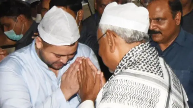 नीतीश कुमार तेजस्वी यादव के साथ