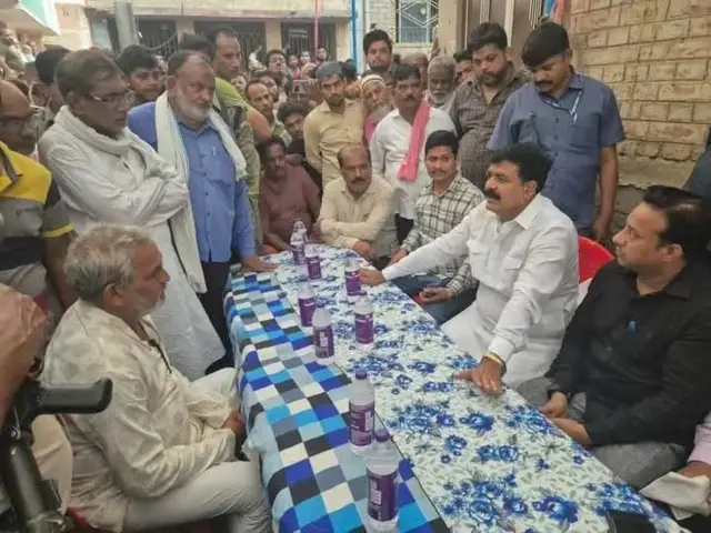 حکومت بہار میں وزیر زماں خان متاثرین سے ملاقات کرنے پہنچے