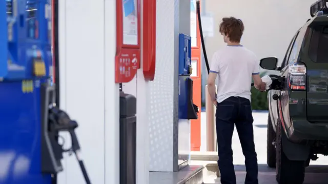 চীন ও ইরান নিষেধাজ্ঞা এড়াতে সূক্ষ্ন বাণিজ্যিক কৌশল আবিষ্কার করেছে বলে ধারণা করা হয়