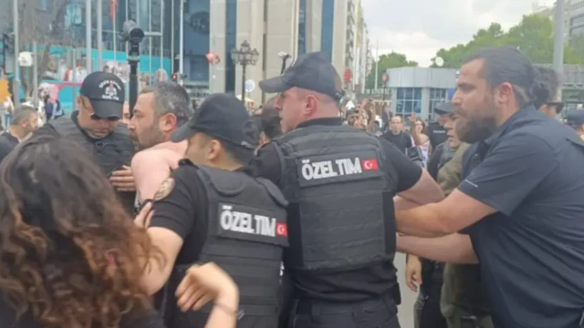 Öğretmenlerin gösterisinde polis müdahalesi