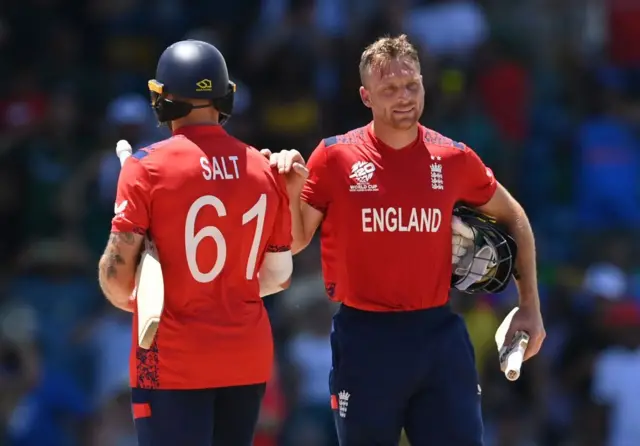 டி20 உலகக்கோப்பை: தடுமாறிய அமெரிக்கா, அரையிறுதிக்குச் சென்ற இங்கிலாந்து