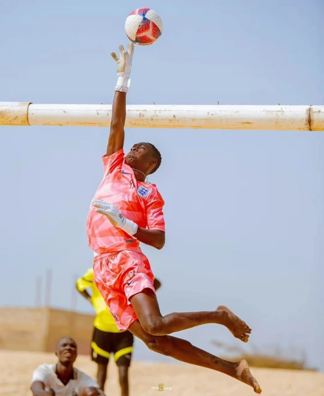 Le jeune gardien de but Cheikh Touré, à l'oeuvre lors d'une séance d'entrainement.