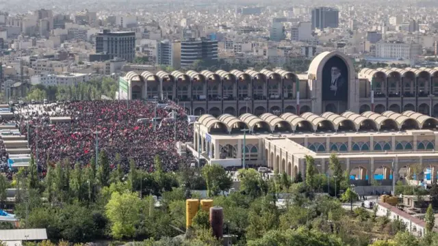 مراسم نماز میت برای علی خامنهای در مصلای تهران