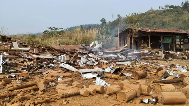 လေကြောင်းဗုံးကြဲခံရတဲ့ တာမခံက ကျောက်စိမ်းလုပ်ကွက်နေရာ