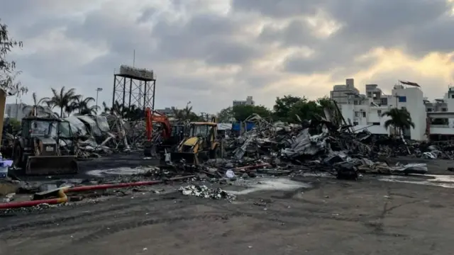 રાજકોટમાં બળીને ખાખ થઈ ગયેલા ટીઆરપી ગેમ ઝોનનો કાટમાળ