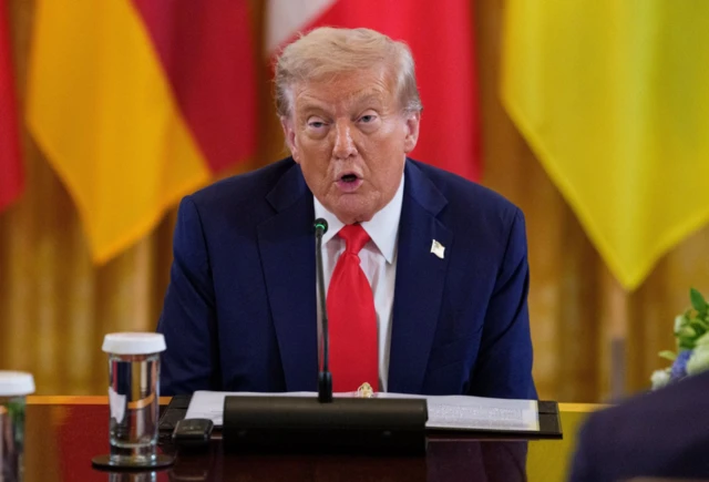 यूक्रेन के राष्ट्रपति से मिलने के बाद प्रेस कॉन्फ़्रेंस करते हुए अमेरिकी राष्ट्रपति डोनाल्ड ट्रंप