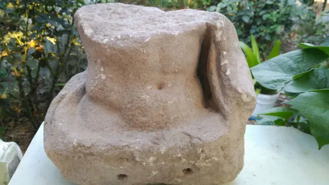 Одна из находок экспедиции: нечто из камня, похожее на торс человека