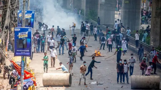 ఢాకాలో ఆందోళనలు