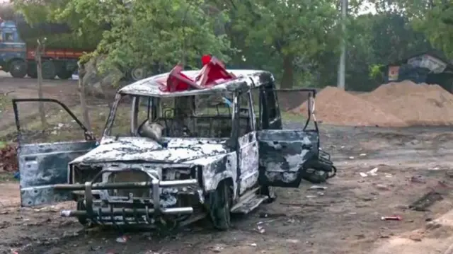 తగలబడ్డ కారు