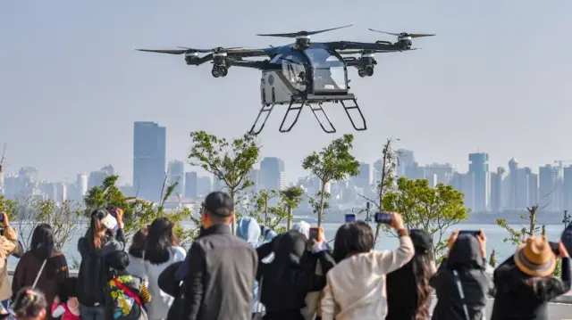 ماشین پرنده اکس‌پنگ هفته گذشته اولین پرواز عمومی خود را انجام داد