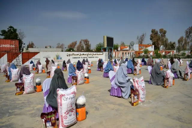 در حال حاضر برخی نهادهای مذهبی و اسلامی نیز در امر کمکرسانی به افغانستان مشارکت دارند