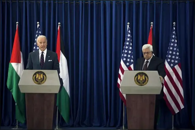 Joe Biden iyo Maxamuud Cabaas