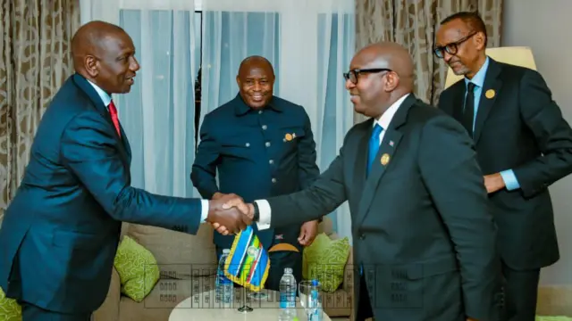 Uhereye ibumoso: William Ruto, Evariste Ndayishimiye, Sama Lukonde, na Paul Kagame mu nama mu Misiri