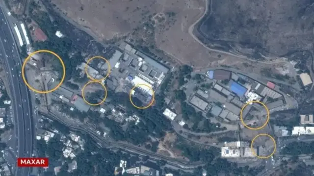 উপগ্রহ চিত্রে দেখা যাচ্ছে কারাগারের অভ্যন্তরে ঠিক কোন জায়গাগুলোয় ক্ষেপণাস্ত্র ফেলা হয়েছিল