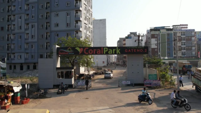 उत्तर कोटात विद्यार्थ्यांसाठी एक हॉस्टेल सिटी तयार करण्यात आली आहे. त्याचं नाव कोरल पार्क आहे.
