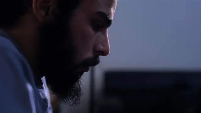 Ebu Halid'in yandan portresi.