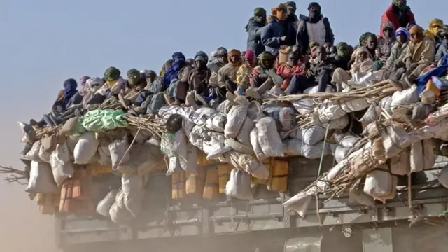 "M﻿un hadu da masu binciken cikin sahara aka ce musu tinkiyoyo ne mu ba mutane ba, aka lullube mu da tamfa"