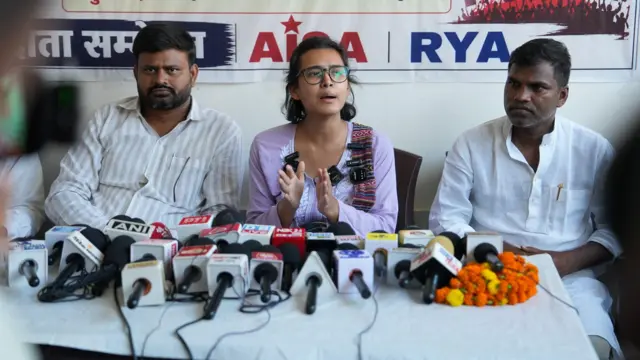 नेहा और आइसा के अन्य नेता