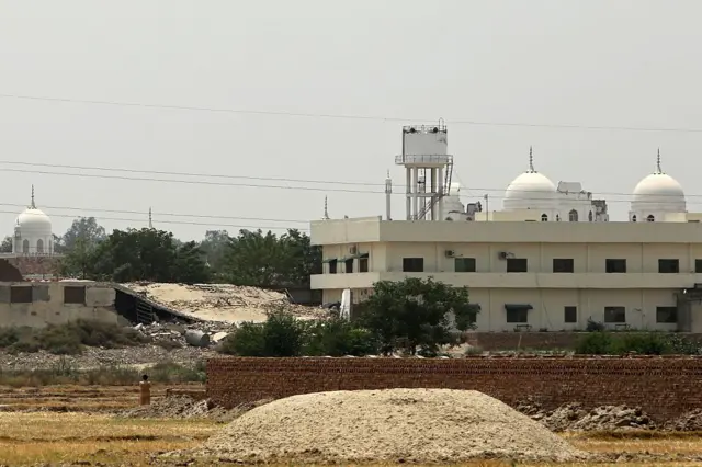 ভারতের ক্ষেপণাস্ত্র হামলায় আংশিকভাবে বিধ্বস্ত পাকিস্তানের বাহাওয়ালপুরের একটি ইসলামী শিক্ষাকেন্দ্র